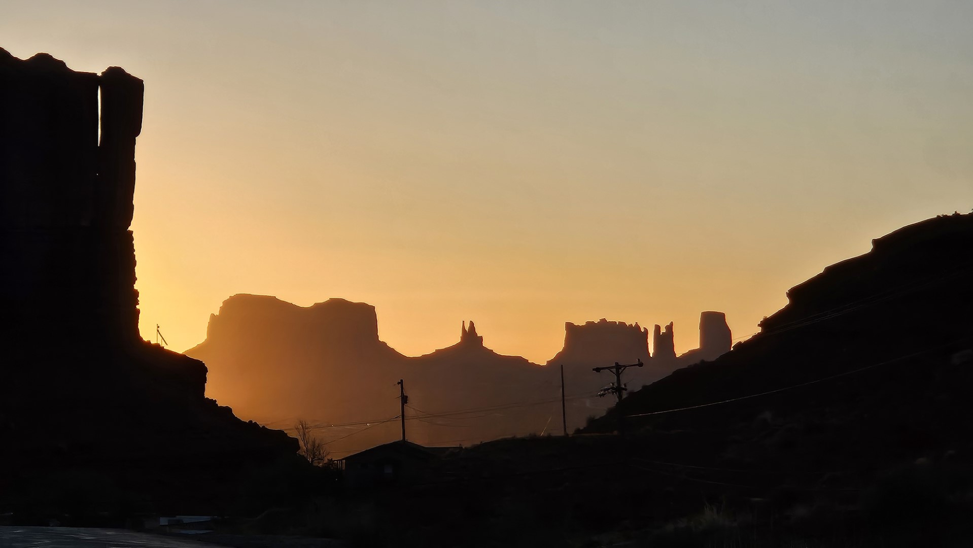 Monument Valley, Forest Gump Iconic Setting, Mexican Hat/Hat Rock, Goosenecks, Moki Dugway, Muley Point, Valley of the Gods, Dust Storm – Just another average day on the road…